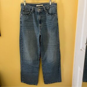 Levi’s high waisted straight 28